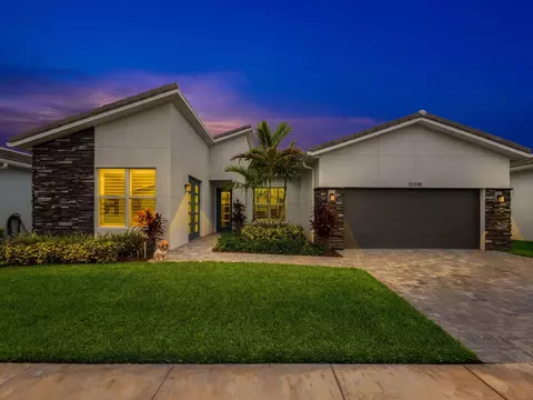 10398 SW Aquila Way, Port Saint Lucie, FL 34987