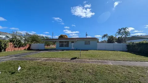 1280 Berkshire Dr, West Palm Beach, FL 33406