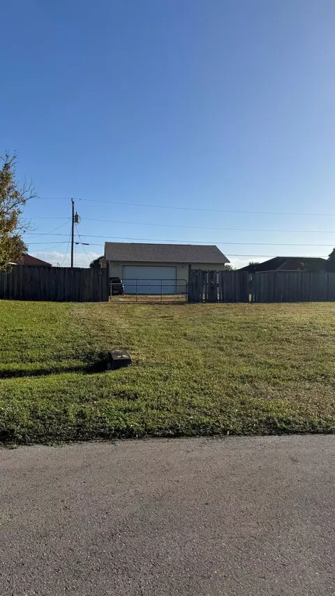 3851 SW Janiga St, Port St Lucie, FL 34953