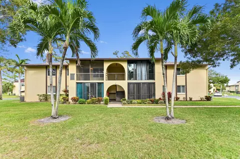 303 Pine Ridge Cir #C-2, Greenacres, FL 33463