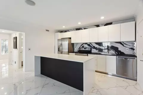 2191 NE 68th St #401, Fort Lauderdale, FL 33308