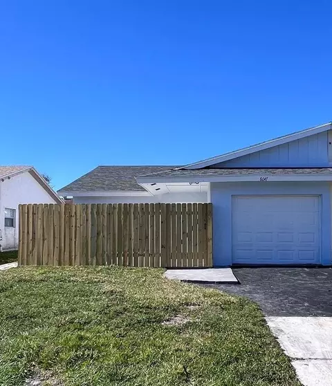 8647 Crater Ter, Riviera Beach, FL 33403