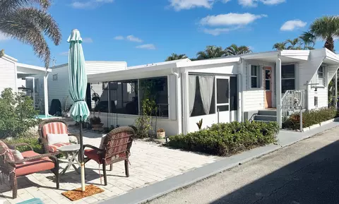 13 Hibiscus Dr #I, Briny Breezes, FL 33435