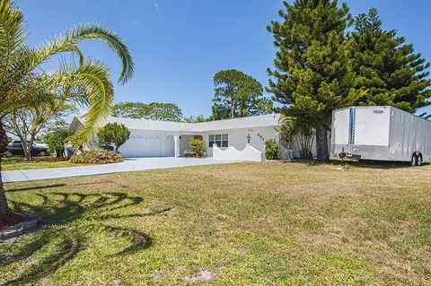 597 SE Floresta, Port Saint Lucie, FL 34983
