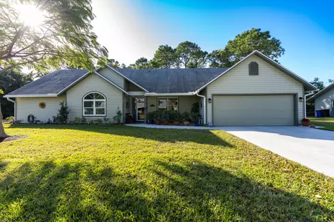 718 NE Dahoon Ter, Jensen Beach, FL 34957