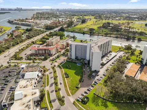 336 Golfview Rd #PH05, North Palm Beach, FL 33408