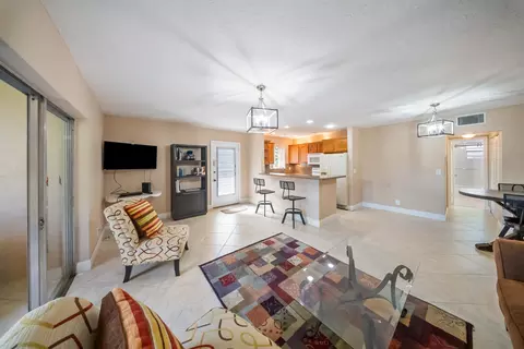 212 Oxford 400 #212, West Palm Beach, FL 33417
