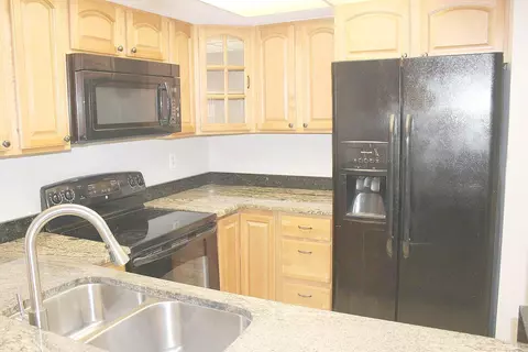 1548 SE Royal Green Cir #M104, Port Saint Lucie, FL 34952