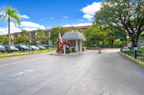 5900 NW 44th St #106, Lauderhill, FL 33319
