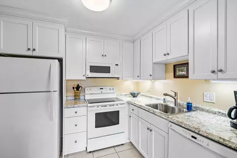 87 Valencia D, Delray Beach, FL 33446