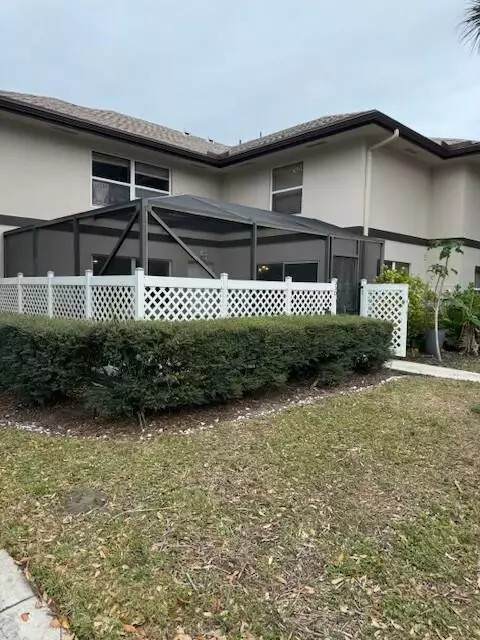 33 Clinton Ct #D, Royal Palm Beach, FL 33411