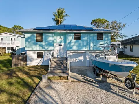 6529 SE Held Ct, Stuart, FL 34997