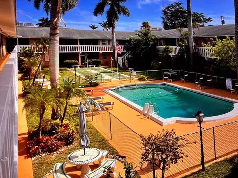 160 NE 8th Ave #4B, Hallandale Beach, FL 33009