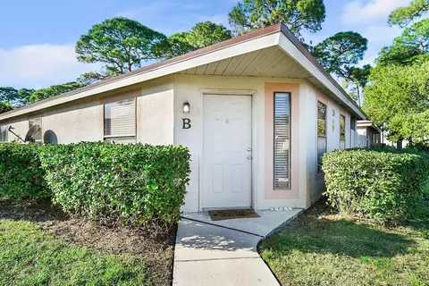 2825 Stoneway Ln #B, Fort Pierce, FL 34982
