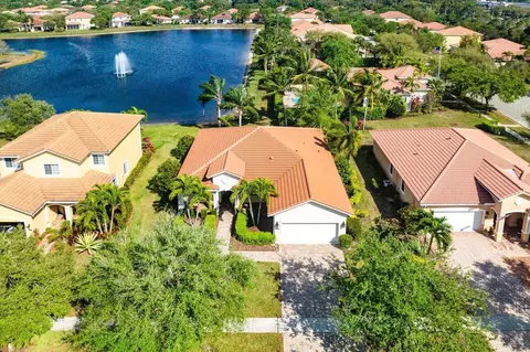 6867 Osage Cir, Greenacres, FL 33413