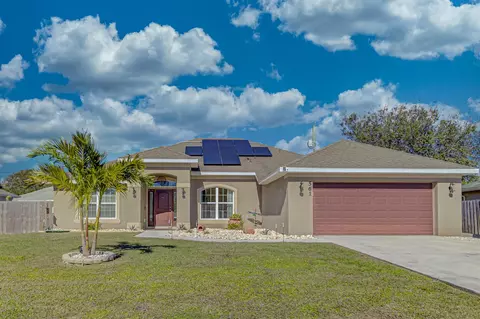 561 SW Kabot Ave, Port Saint Lucie, FL 34953