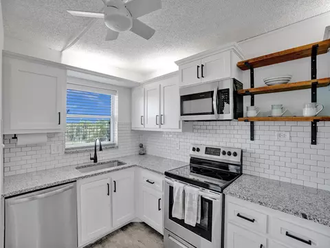 3959 Via Poinciana #502, Lake Worth, FL 33467