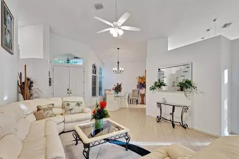 12780 Oak Knoll Dr, Palm Beach Gardens, FL 33418