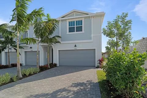 7352 Lenora Ln, Lake Worth, FL 33467