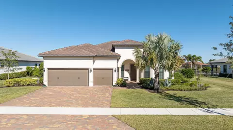 9113 Balsamo Dr, Palm Beach Gardens, FL 33412