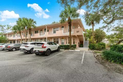 18081 SE Country Clb #37-365, Tequesta, FL 33469
