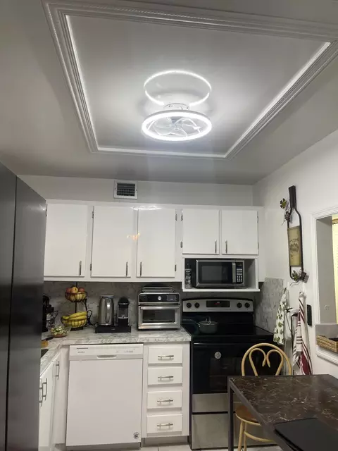 705 Lori #305, Palm Springs, FL 33461