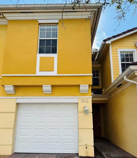 942 Pipers Cay Dr, West Palm Beach, FL 33415