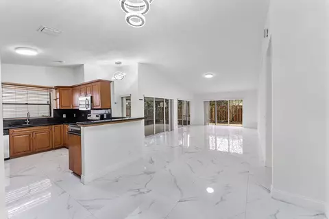 71 Baytree Ln, Boynton Beach, FL 33436