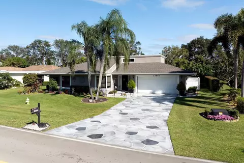 13650 Crosspointe Dr, Palm Beach Gardens, FL 33418