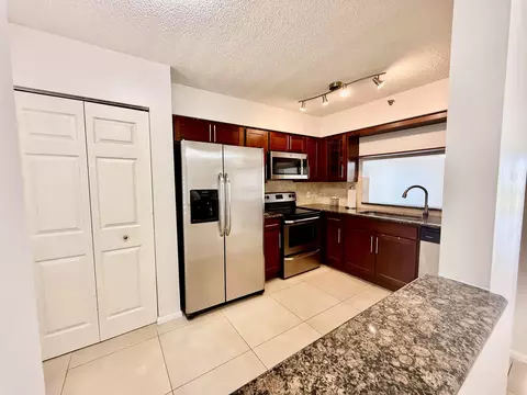 14425 Strathmore Ln #302, Delray Beach, FL 33446