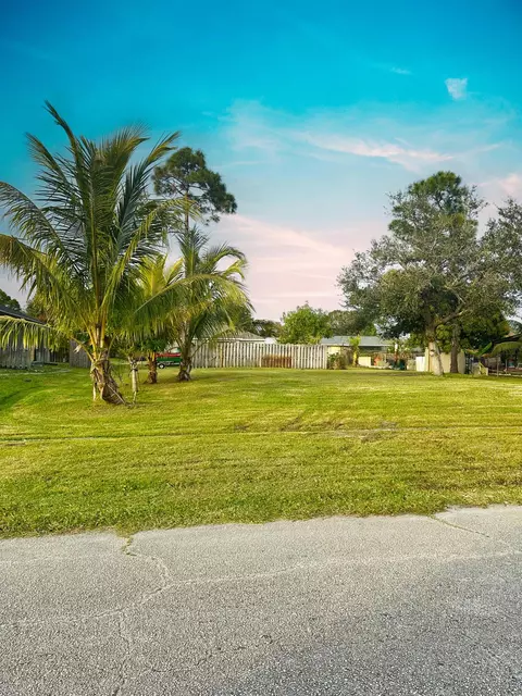 375 SW Dwight Ave, Port St Lucie, FL 34983