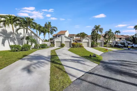 6355 Toulon Dr, Boca Raton, FL 33433