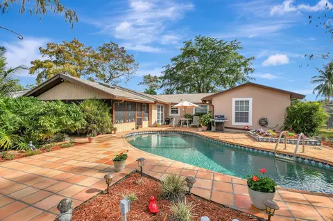 113 Cambridge Ln, Royal Palm Beach, FL 33411
