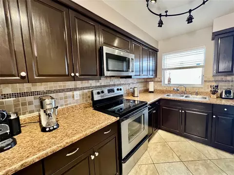160 NE 8th Ave #1B, Hallandale Beach, FL 33009