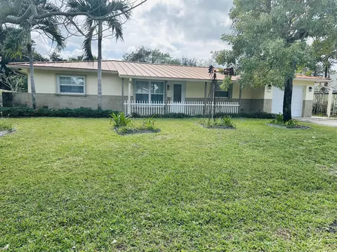1043 Coral Dr, Boynton Beach, FL 33426