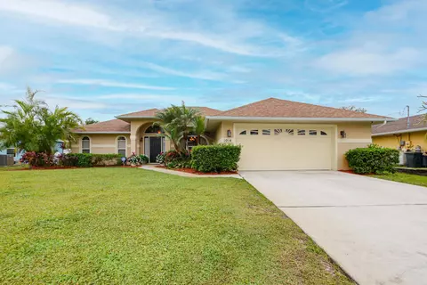 1014 SW Charcoal Ave, Port Saint Lucie, FL 34953