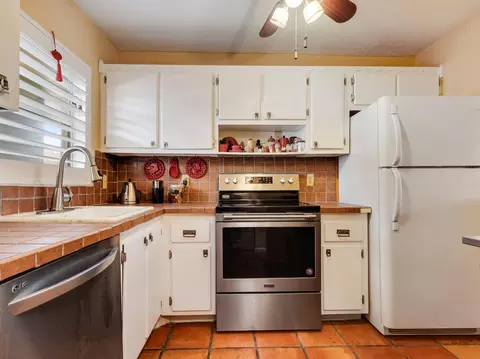 1638 Embassy Dr #112, West Palm Beach, FL 33401