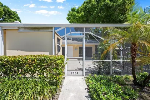2904 Lakemont Ct, Palm Beach Gardens, FL 33403