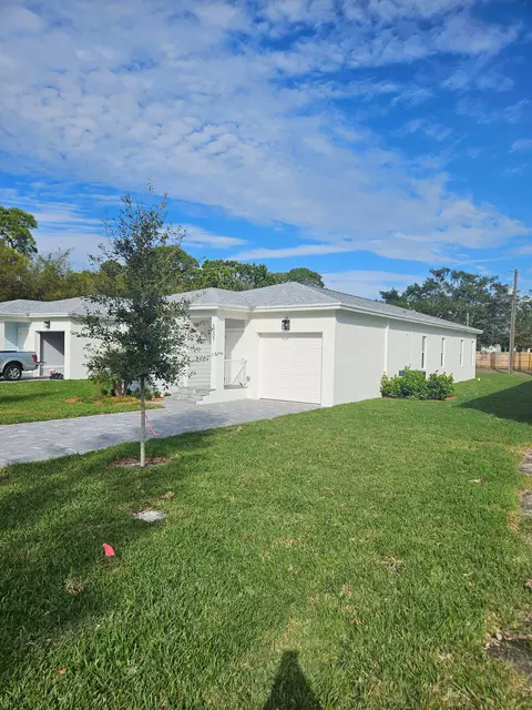 5207 SE Isabelita Ave, Stuart, FL 34997