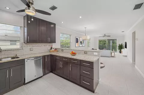 16 Lake Vista Trl #202, Port Saint Lucie, FL 34952