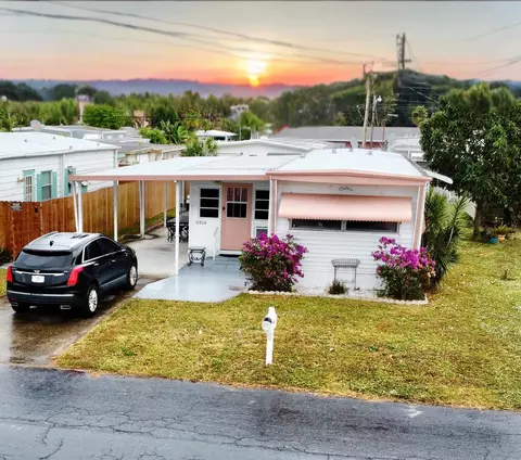 8926 Palm St, Boynton Beach, FL 33436