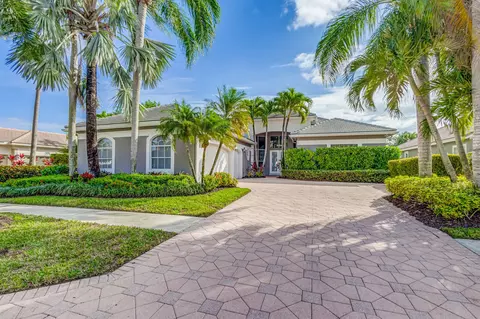 8814 Lakes Blvd, West Palm Beach, FL 33412