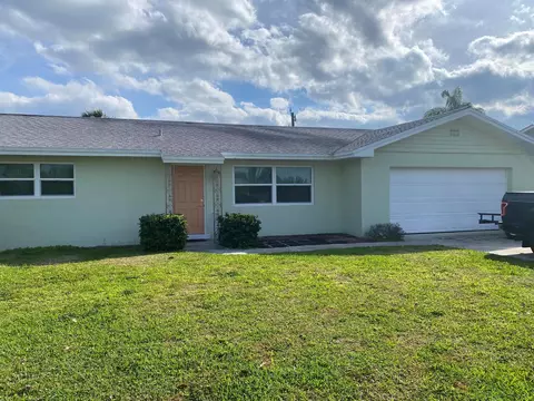8072 SE Helen Ter, Hobe Sound, FL 33455