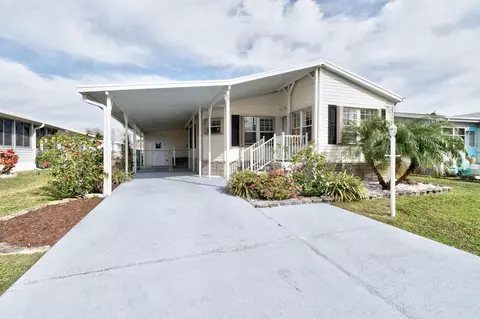 620 Puffin Dr, Barefoot Bay, FL 32976