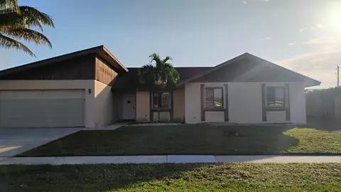 5139 Woodstone Cir E, Lake Worth, FL 33463
