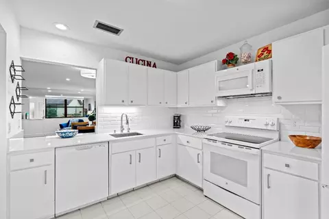 123 Manchineel Ct, Royal Palm Beach, FL 33411
