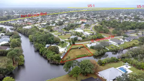 497 SE Glenwood Dr, Port St Lucie, FL 34984