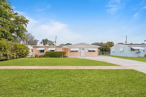 9492 Bloomfield Dr, Palm Beach Gardens, FL 33410