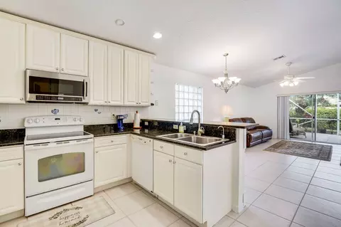 8270 Duomo Cir, Boynton Beach, FL 33472