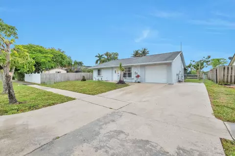 4704 Poseidon Pl, Lake Worth, FL 33463